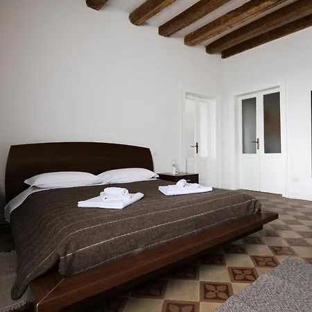 Traditional Italian House - Daire