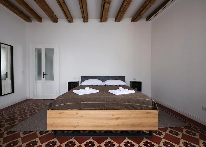 Traditional Italian House - Апартаменты *