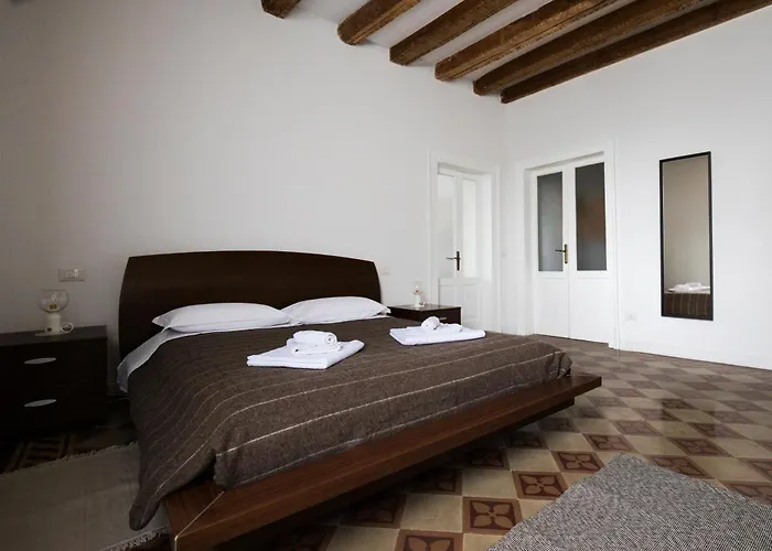 Traditional Italian House - 아파트